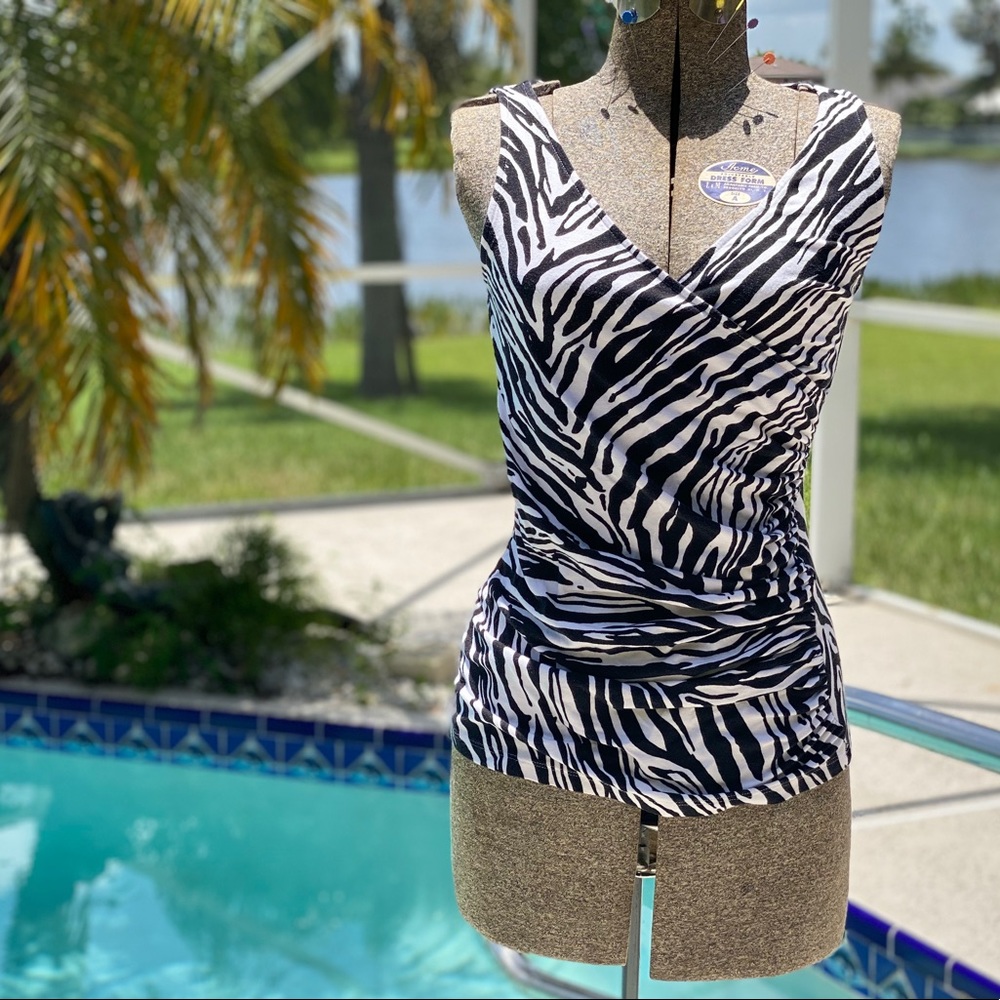 Express Zebra Top